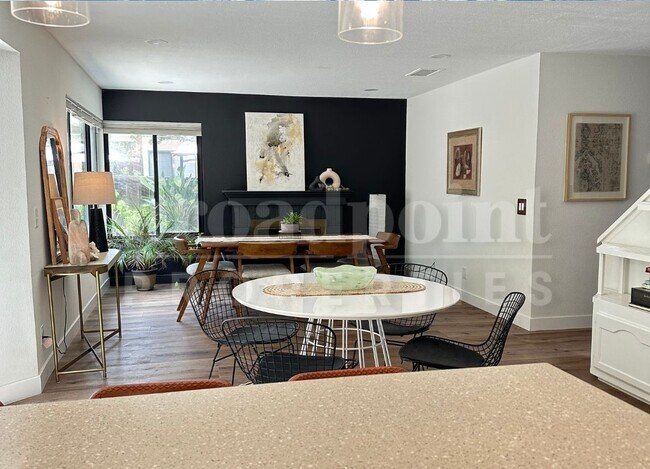Building Photo - 1174 La Tortuga Dr