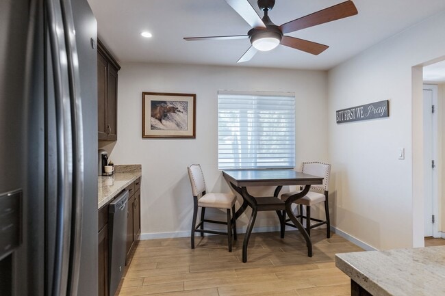 Building Photo - Cute 3 Bedroom 2 Bath In Phoenix!