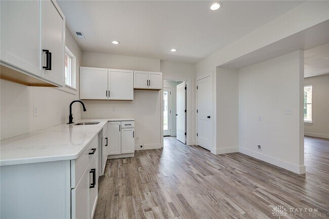 Building Photo - 4253 Pleasant View Ave