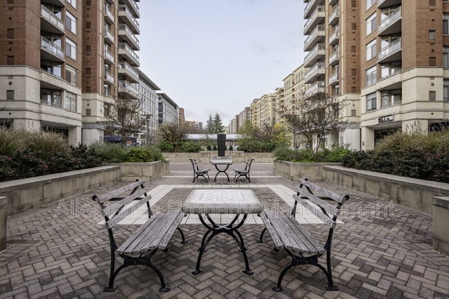 Building Photo - 3600 S Glebe Rd