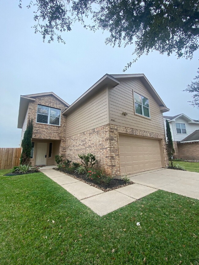 Building Photo - Spacious 4Bed, 2.5 Bath plus Bonus Room, 2-story home in the desirable Remington Grove community!
