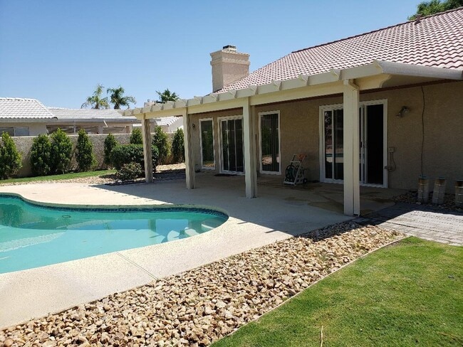 Building Photo - 68412 Descanso Cir