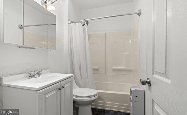 Building Photo - 6813 Ditman St