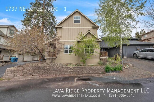 Building Photo - 1737 NE Lotus Dr