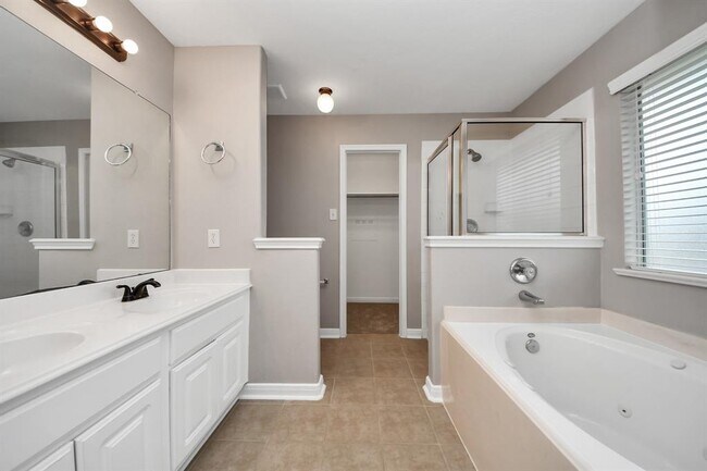 Building Photo - 7447 Oakwood Canyon Dr