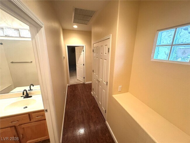 Building Photo - 2008 Bellview St