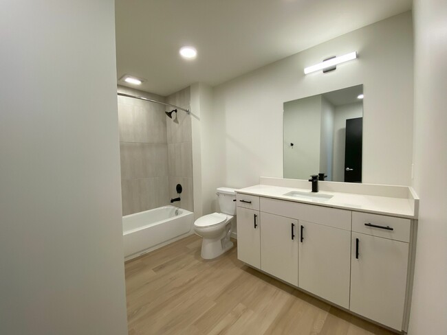 Hall Bath - Brookside Commons