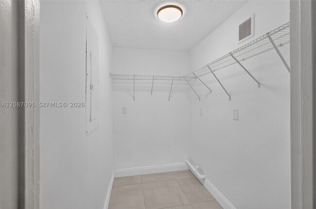 Building Photo - 1055 SW 12th St