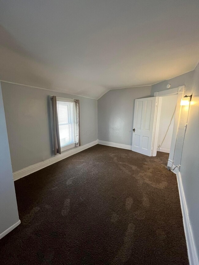 Building Photo - 1227 E Chestnut St