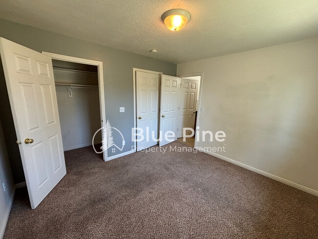 Building Photo - 3920 E Deloy Dr