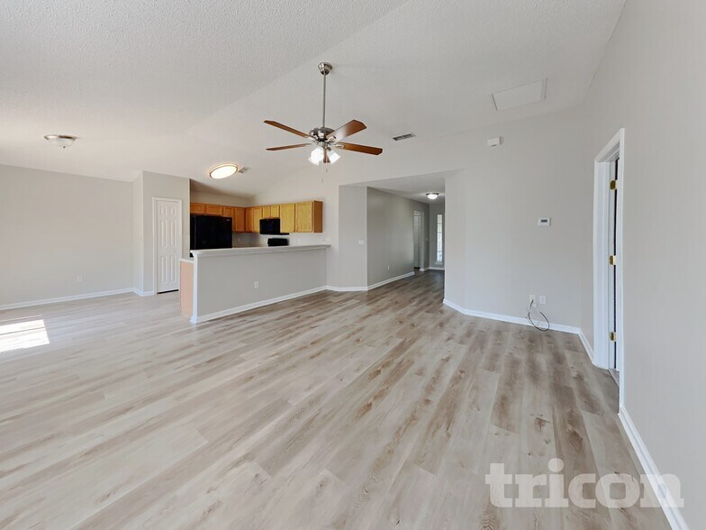 Building Photo - 500 Prosperity Lake Dr