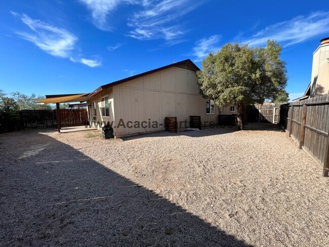 Building Photo - Remodeled Townhome