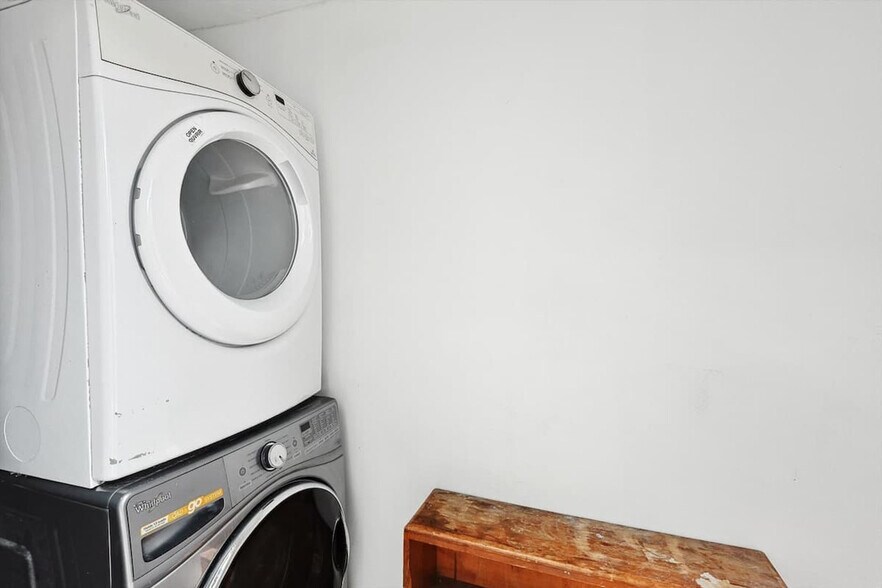 Building Photo - 329 Blandin St