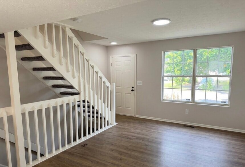 Building Photo - 5122 Singleton Dr