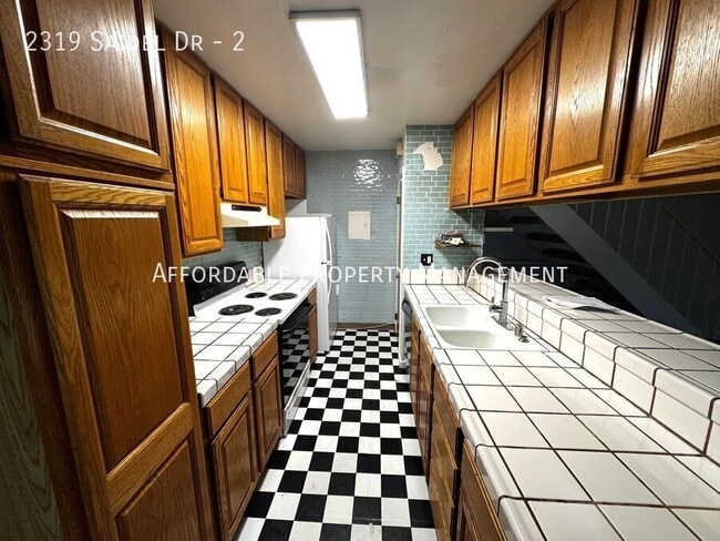 Building Photo - 2319 Saidel Dr