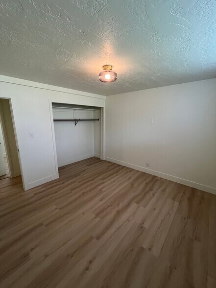 Building Photo - 727 E 600 S