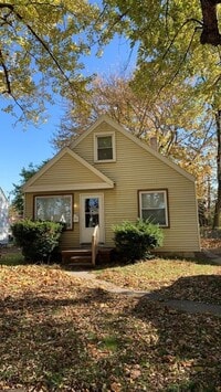 Building Photo - 3 Bedroom House