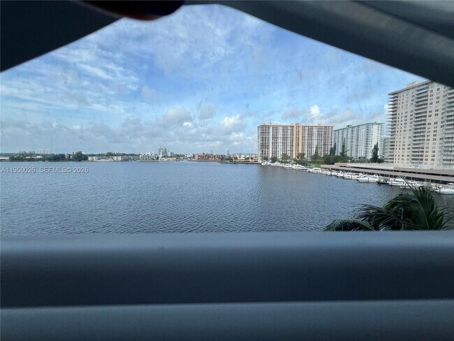 Building Photo - 17150 N Bay Rd