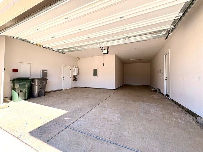 Building Photo - Beautiful 3 Bedroom NEW JMC home for rent in West Roseville!