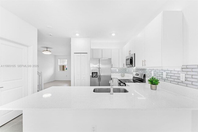 Building Photo - 2425 SE 28th Dr