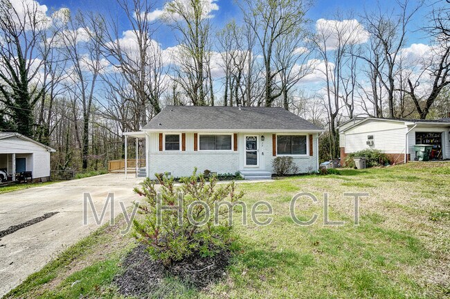 Building Photo - 717 Forest Dr