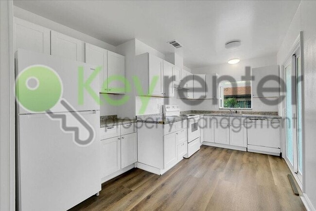 Building Photo - 3540 Grant Park Dr