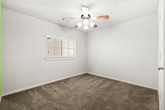 Building Photo - 3334 Clearview Villa Way