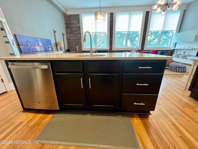 Building Photo - 2525 College St