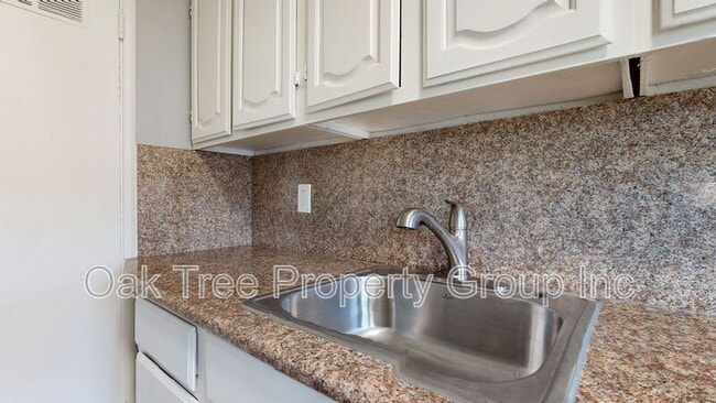 Building Photo - 824 15th St