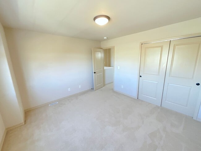 Building Photo - 4 Bedroom Home Available Near Barnes Rd & Peterson Rd!