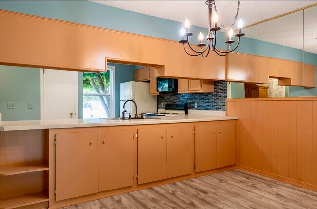 Building Photo - 50 Gossamer Ln