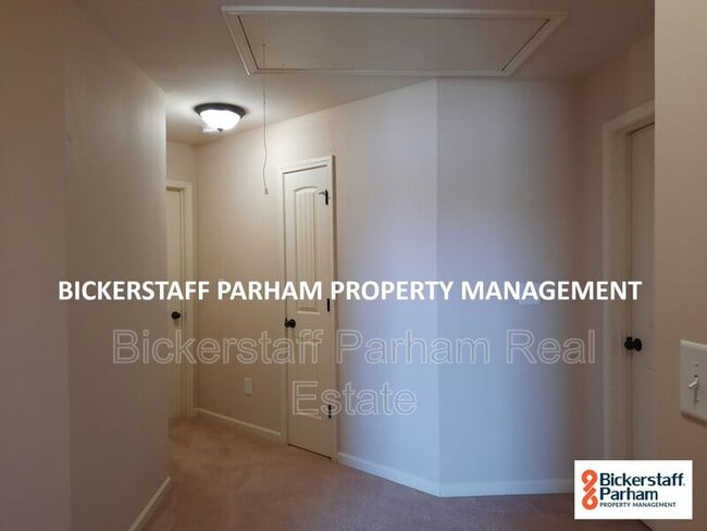 Building Photo - 15 Churchhill Dr