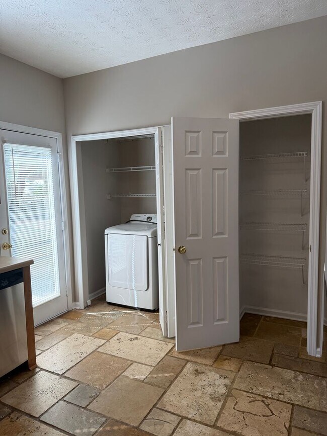 Building Photo - 6262 Shoreview Cir