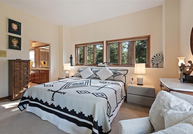 Building Photo - Executive 2BR/3BA Condo with Mountain View...