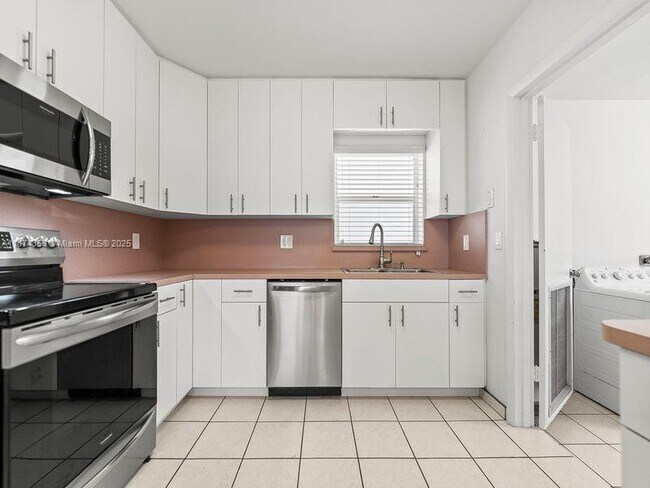 Building Photo - 1515 NE 2nd Ave