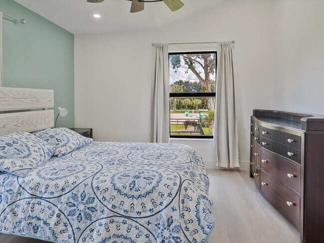 Building Photo - 1350 C Rd