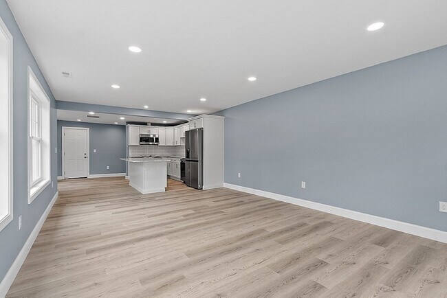 Building Photo - 53 Fenwood Rd