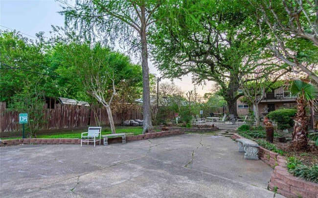 Building Photo - 8110 Albacore Dr