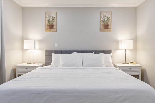 Building Photo - 6 Oriole Dr