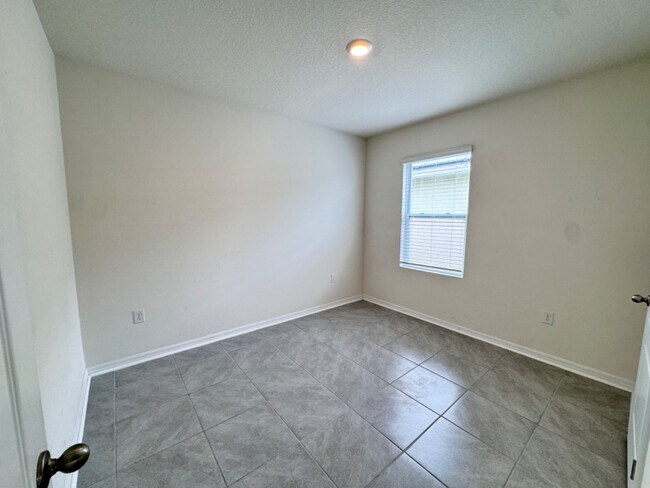 Building Photo - 325 Meadowbrook Blvd
