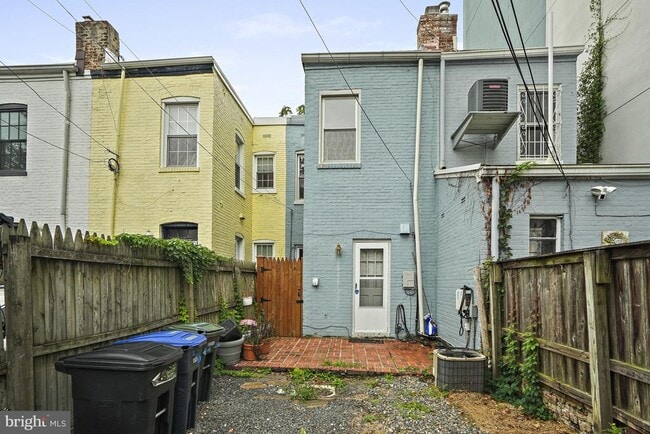 Building Photo - 830 New Hampshire Ave NW