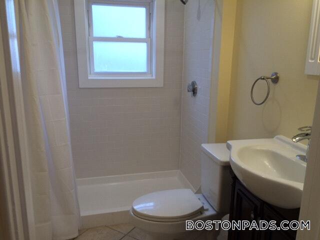 Building Photo - 208 Holland St