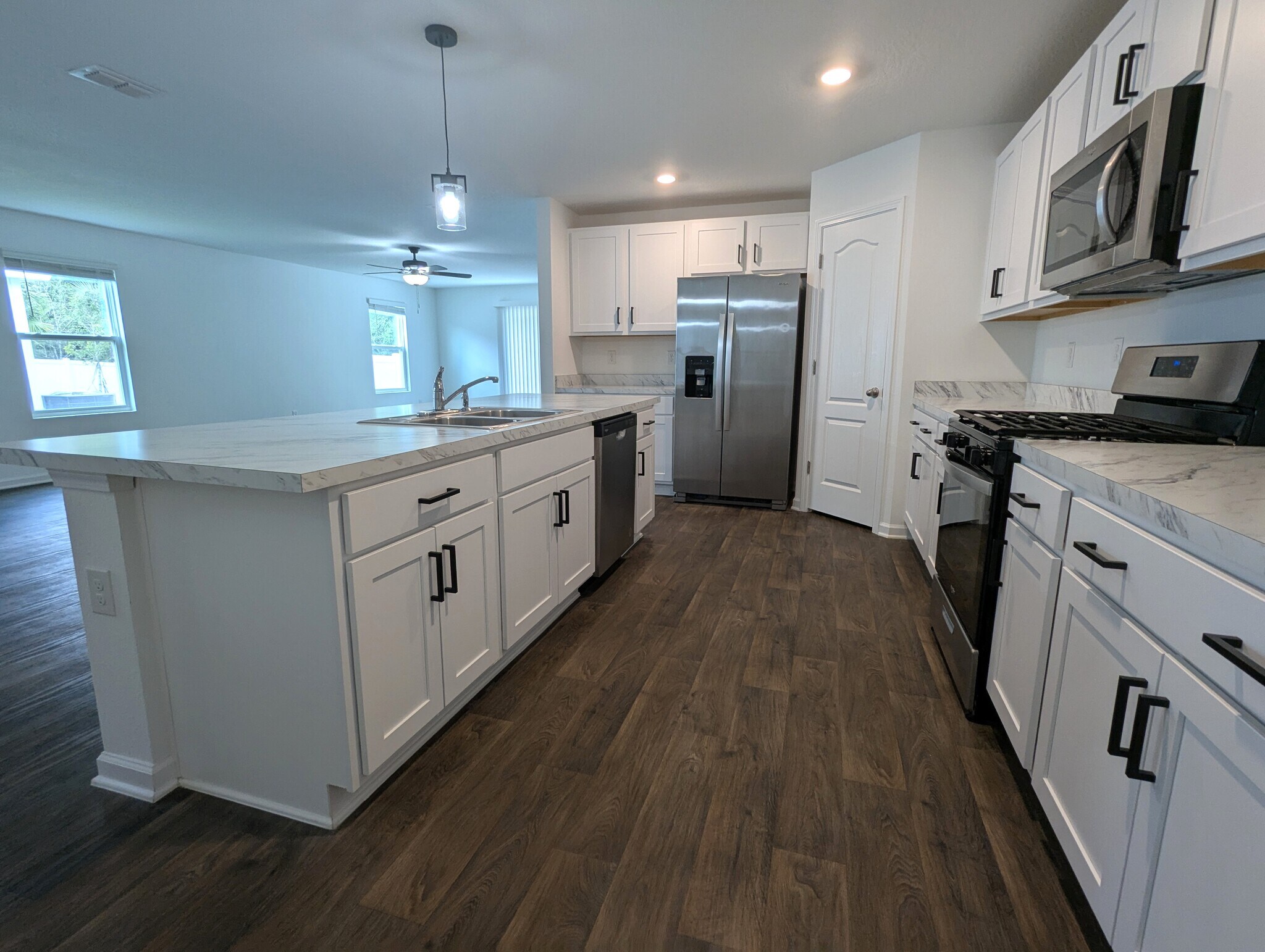 Building Photo - 137 Encanto Way
