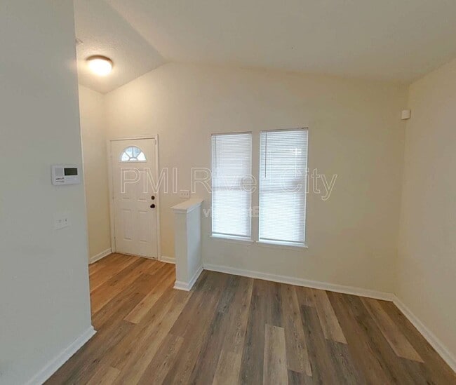 Building Photo - 1358 Prince St