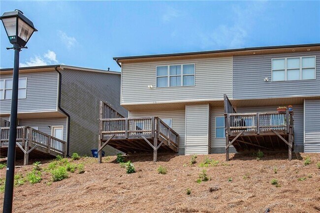Building Photo - 290 Turtle Creek Dr