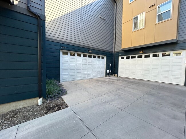 Building Photo - 4234 Cameo Ln