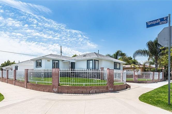 Building Photo - 9011 Vena Ave