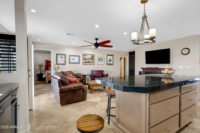 Building Photo - 2032 E La Jolla Dr