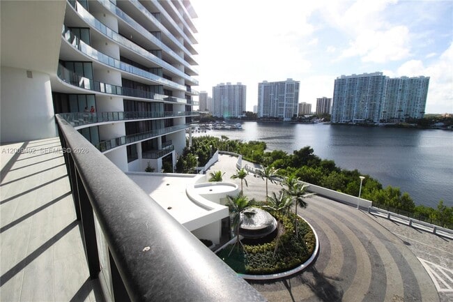 Building Photo - 5000 Island Estates Dr