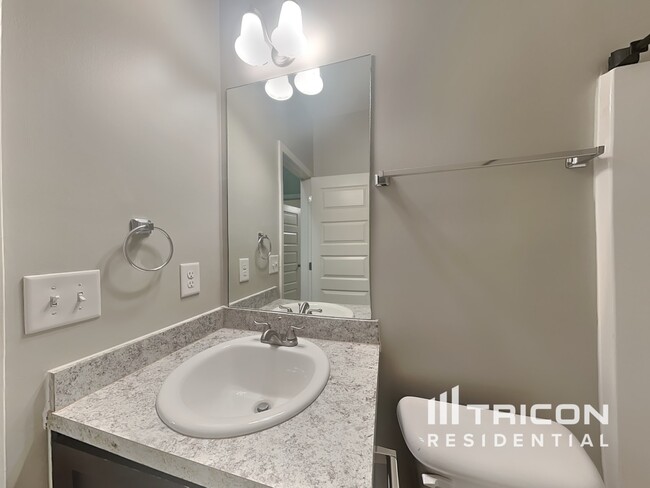 Building Photo - 517 Knollwood